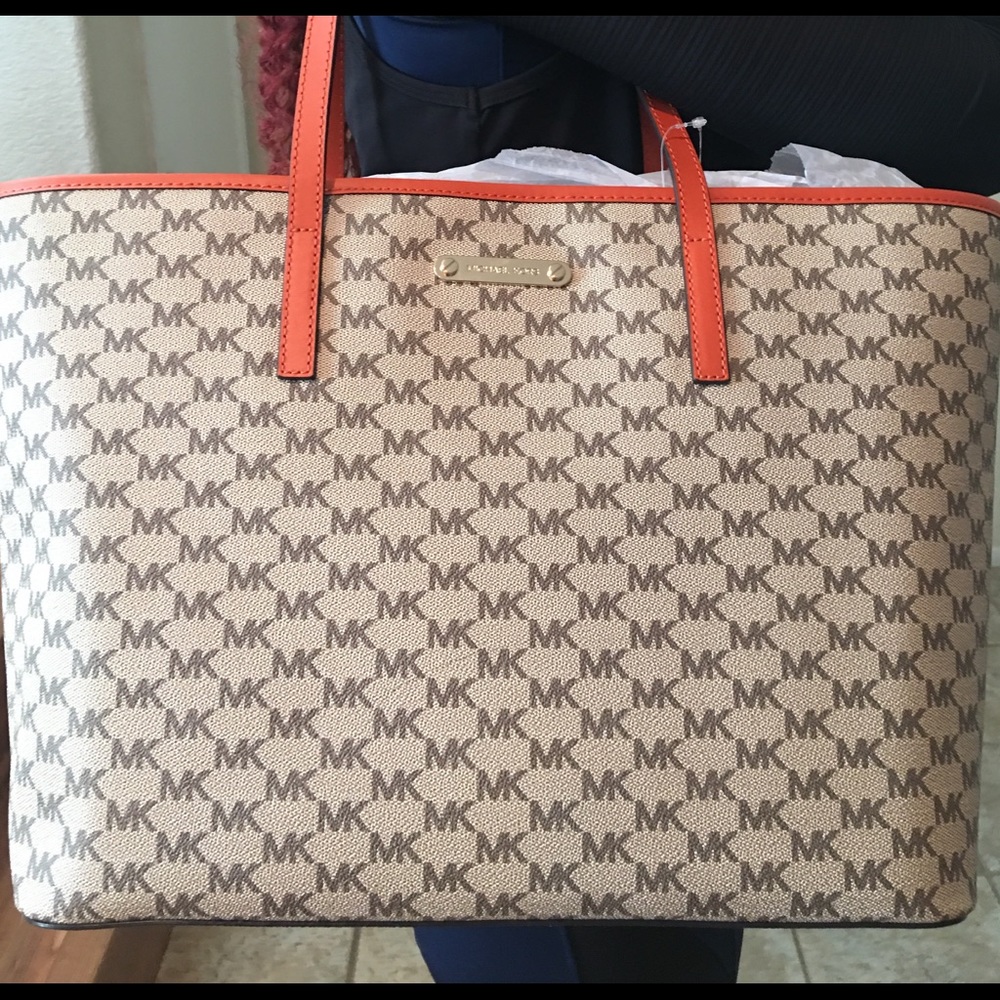 Michael Kors Emery Large Tote - Picture 5 of 8